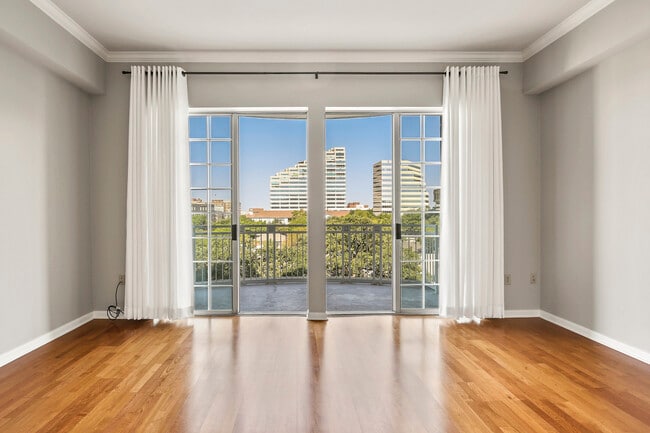 property at 3225 Turtle Creek Blvd