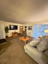 1616 Green Valley Dr in Janesville, WI - Building Photo