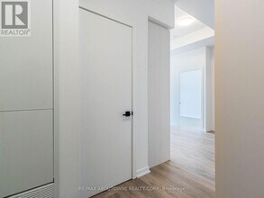 10 Graphophone Grv in Toronto, ON - Building Photo - Building Photo