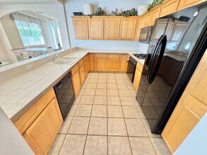 1550 San Juan Hills Dr in Las Vegas, NV - Foto de edificio - Building Photo