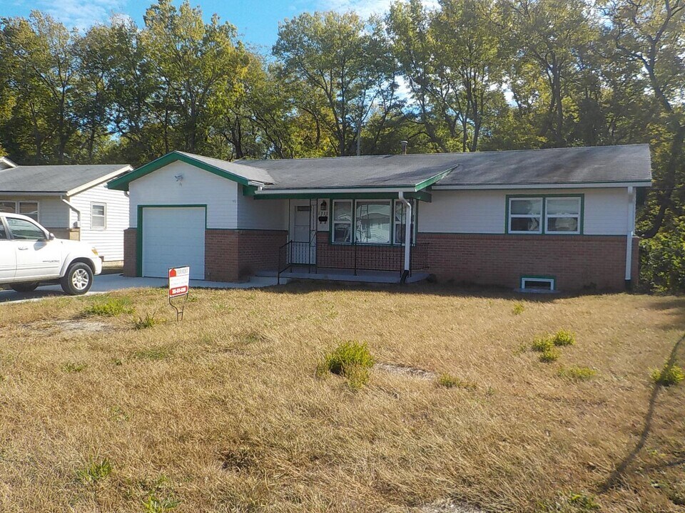 1333 Fogarty Dr in Junction City, KS - Building Photo