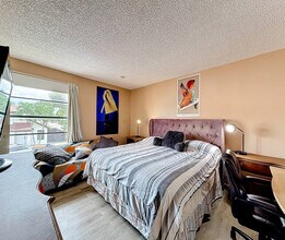 693 NW 102 Pl in Miami, FL - Building Photo - Building Photo