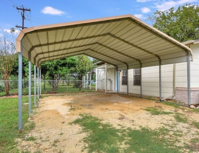 707 Sprucewood Ln in San Antonio, TX - Building Photo - Building Photo