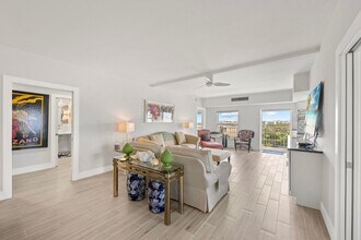 3230 S Ocean Blvd in Palm Beach, FL - Building Photo - Building Photo