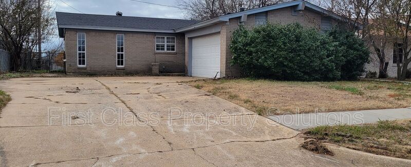 820 Camelot Dr in Moore, OK - Foto de edificio