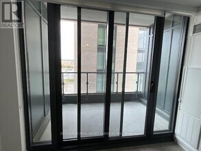 120 Eagle Rock Way in Vaughan, ON - Building Photo - Building Photo