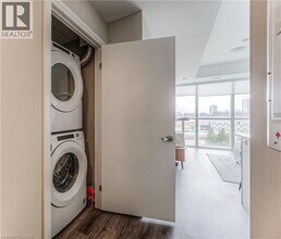 108 Garment St in Kitchener, ON - Building Photo - Building Photo