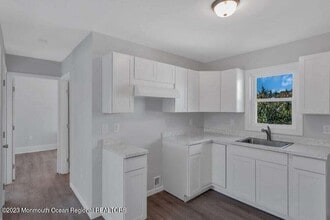 7 Pollys Park Dr in Toms River, NJ - Building Photo - Building Photo