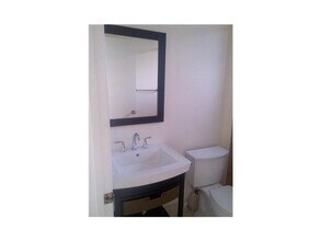 2653 Oakbrook Dr in Weston, FL - Foto de edificio - Building Photo