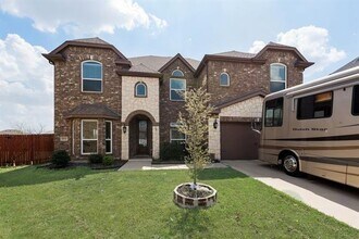 1652 Scarlet Crown Dr in Fort Worth, TX - Foto de edificio - Building Photo