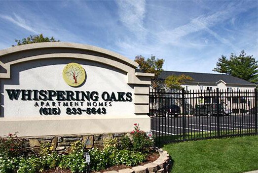 Whispering Oaks in Nashville, TN - Foto de edificio