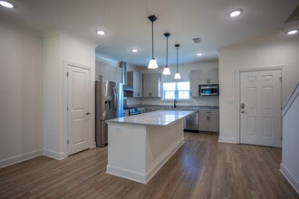 Cottages Of Schillinger Pointe in Mobile, AL - Foto de edificio - Building Photo