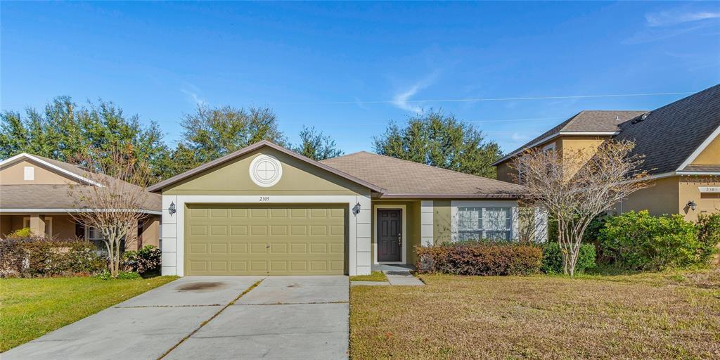2309 Norwood Pl in Tavares, FL - Building Photo
