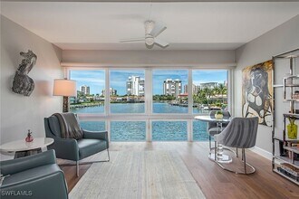 4155 Crayton Rd in Naples, FL - Building Photo - Building Photo