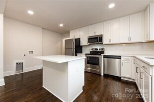 1704 Club Rd in Charlotte, NC - Building Photo