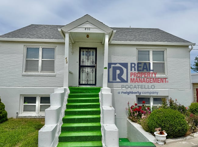 property at 410 W Maple St