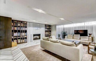 8555 Granville St in Vancouver, BC - Building Photo