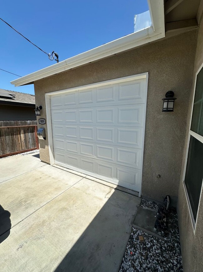 909 E Olive Ave in Merced, CA - Building Photo - Building Photo