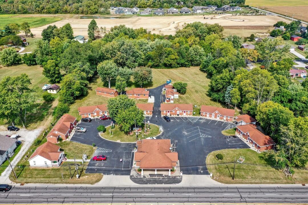 2142 W Us Highway 40 in Greenfield, IN - Building Photo