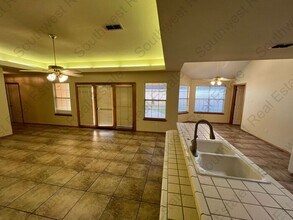 812 Laurelwood Dr in Clovis, NM - Building Photo - Building Photo