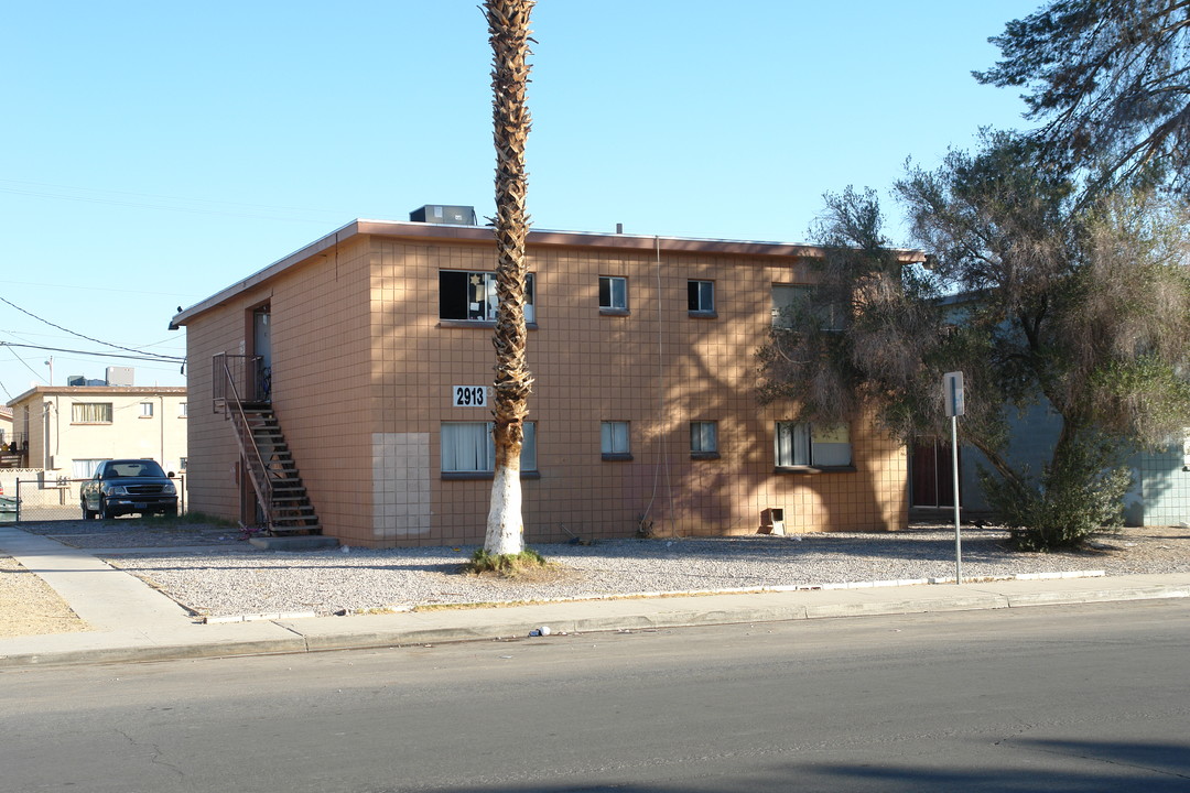 2913 Elm Ave in Las Vegas, NV - Building Photo