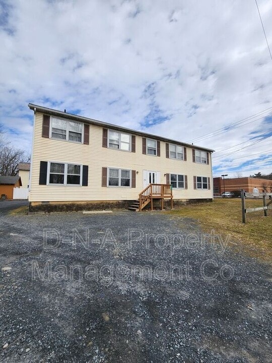 111 Lenox Ave in East Stroudsburg, PA - Building Photo