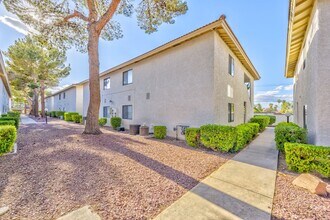 6617 W Tropicana Ave in Las Vegas, NV - Foto de edificio - Building Photo