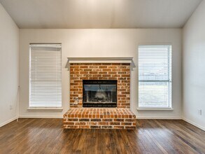 1717 Foxfire Rd in Edmond, OK - Foto de edificio - Building Photo