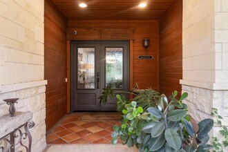 255 Bluff St in Buda, TX - Foto de edificio - Building Photo