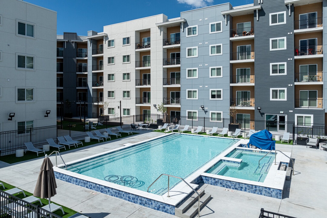 Skyline Peaks in Draper, UT - Foto de edificio
