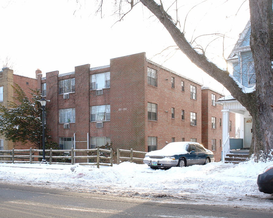 261-263 New Britain Ave in Hartford, CT - Building Photo