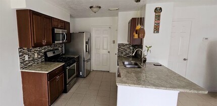 911 Richview Dr in Houston, TX - Building Photo - Building Photo