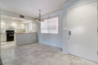 12212 N Paradise Village Pkwy W-Unit -316 in Phoenix, AZ - Building Photo - Building Photo