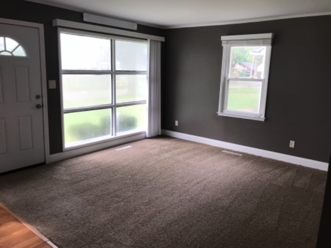 10400 Albany St in Oak Park, MI - Building Photo - Building Photo