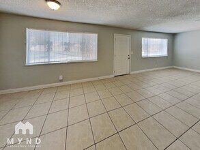 893 W Carey Ave in North Las Vegas, NV - Building Photo - Building Photo