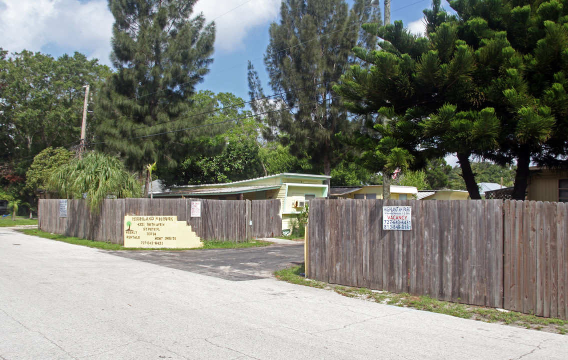 Highland Mobile Home Park in St. Petersburg, FL - Building Photo