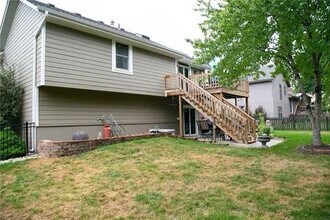 1433 SW Highland Dr in Lee's Summit, MO - Building Photo - Building Photo