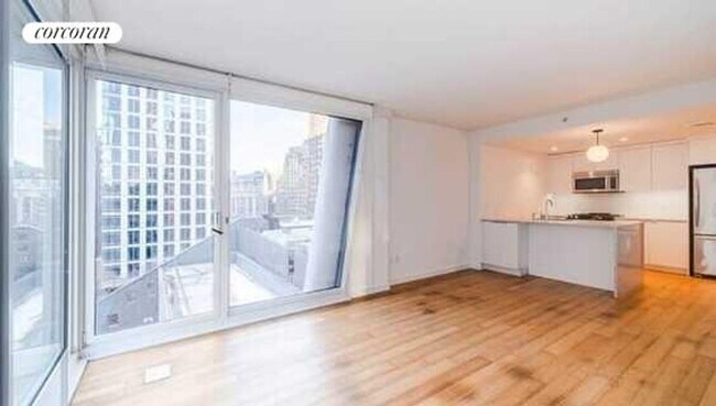 170 Amsterdam Ave in New York, NY - Building Photo - Building Photo