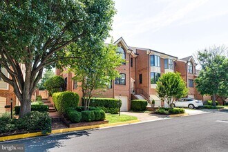 1498 Hampton Hill Cir in McLean, VA - Building Photo - Building Photo