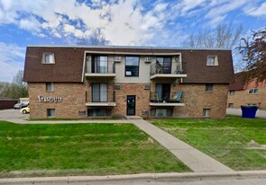 2913 5th St S in Moorhead, MN - Building Photo