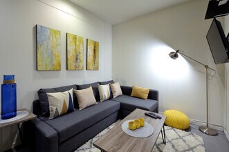 327 W 36th St. in New York, NY - Building Photo - Building Photo