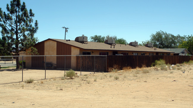 20231 Serrano Rd in Apple Valley, CA - Foto de edificio - Building Photo