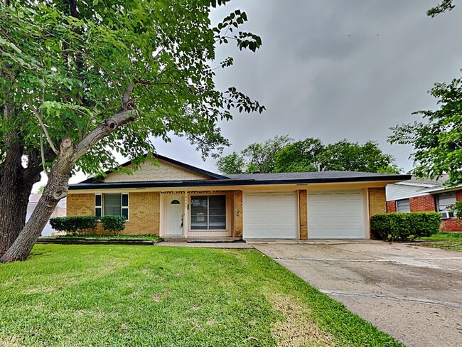 property at 4427 Live Oak Dr