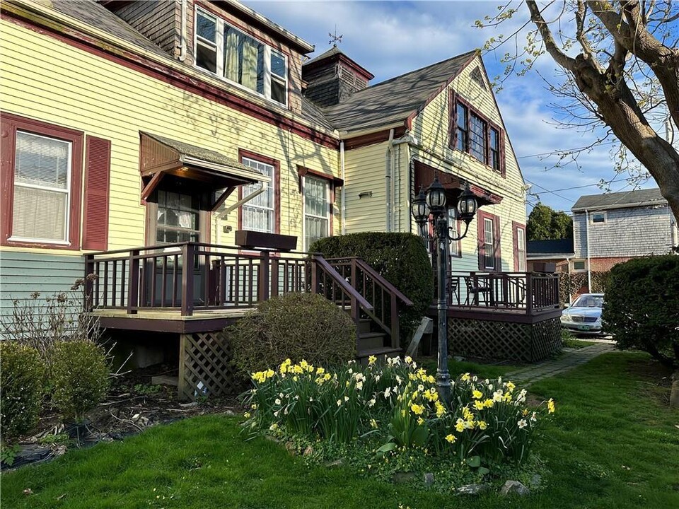 167 Coggeshall Ave in Newport, RI - Foto de edificio