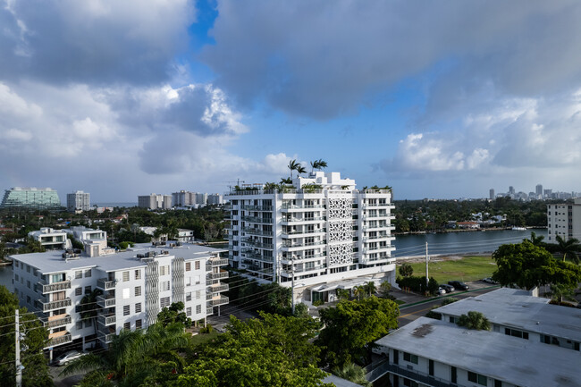 9241-9261 E Bay Harbor Dr in Miami Beach, FL - Building Photo - Building Photo