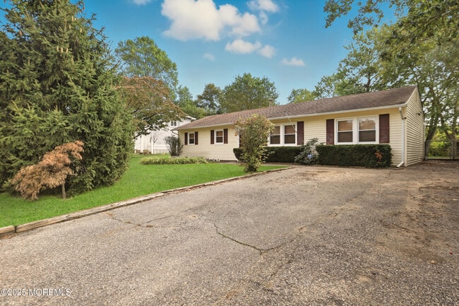 468 Brookforest Dr in Toms River, NJ - Building Photo - Building Photo
