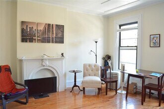 48 Trumbull St in New Haven, CT - Building Photo - Building Photo