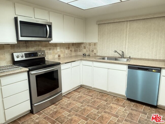 38916 Pso De Oro in Murrieta, CA - Building Photo - Building Photo