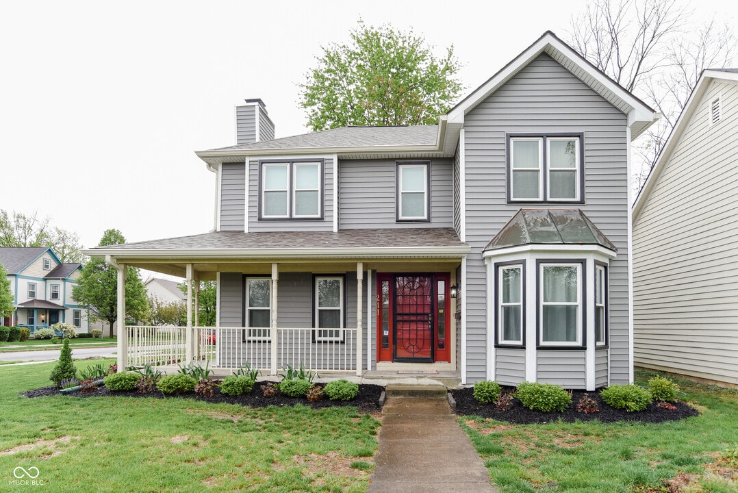 241 E Fall Creek Parkway South Dr in Indianapolis, IN - Foto de edificio