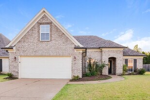 3821 Dawnwood Cir W in Southaven, MS - Building Photo